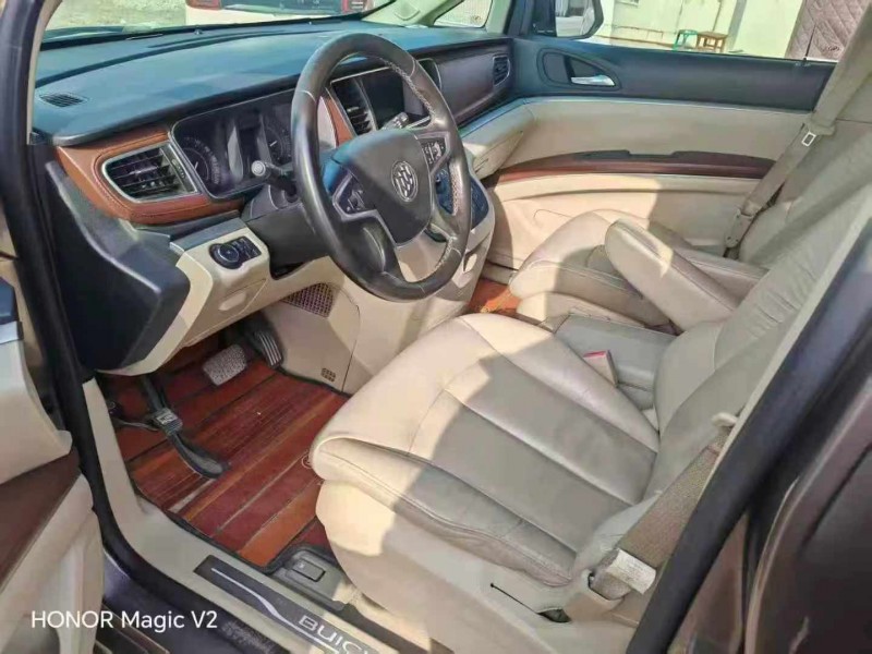 保定17年别克GL86