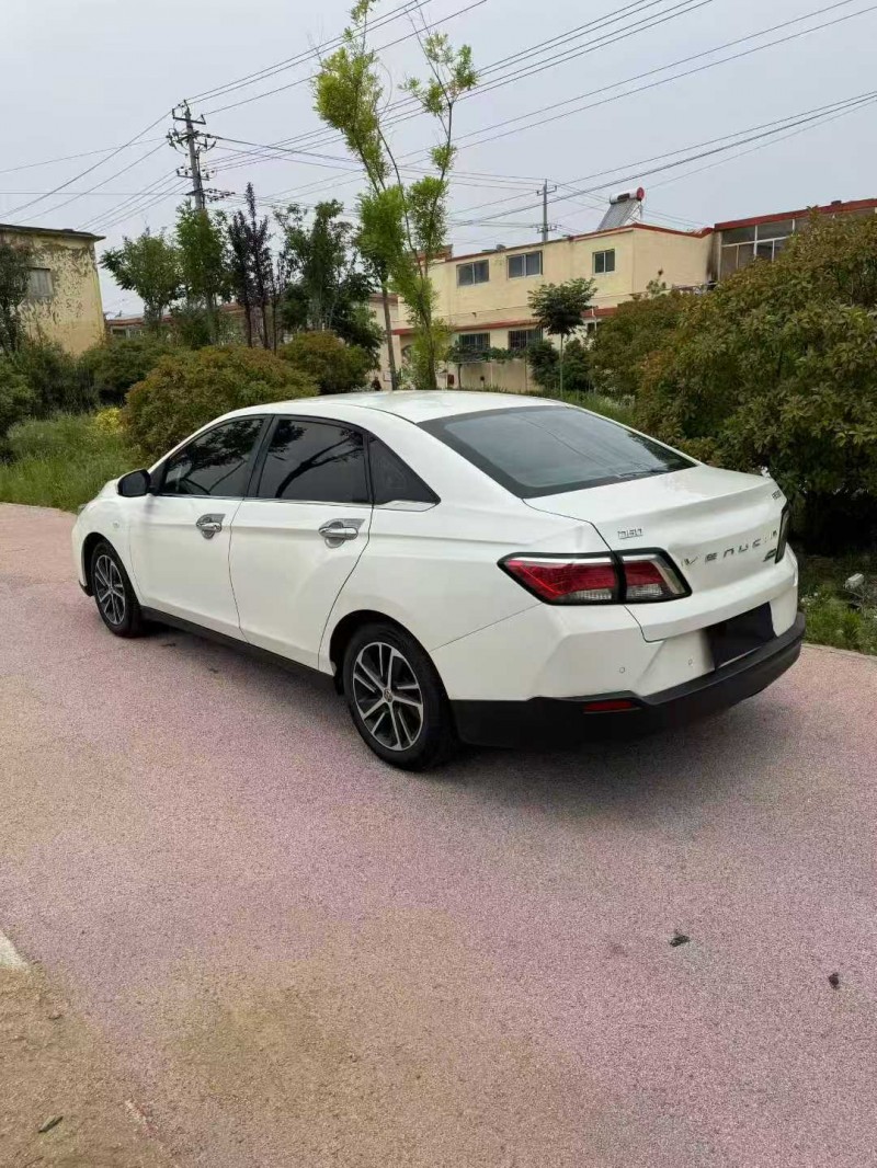 枣庄19年启辰D607