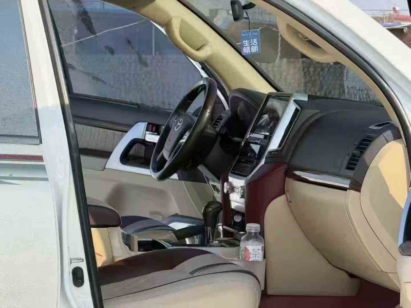 赤峰16年丰田兰德酷路泽5