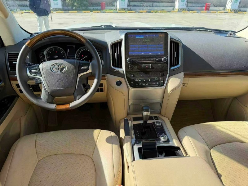 南阳16年丰田兰德酷路泽5