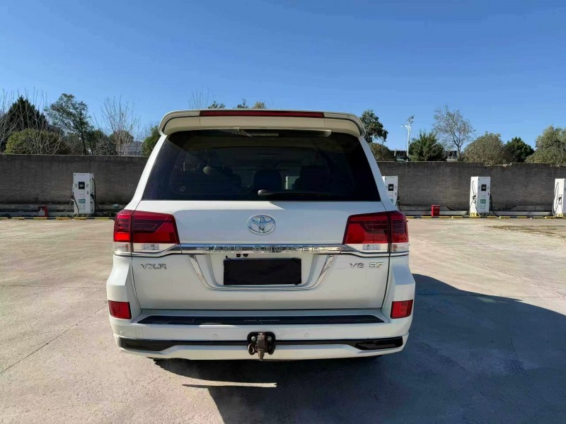 南阳16年丰田兰德酷路泽8