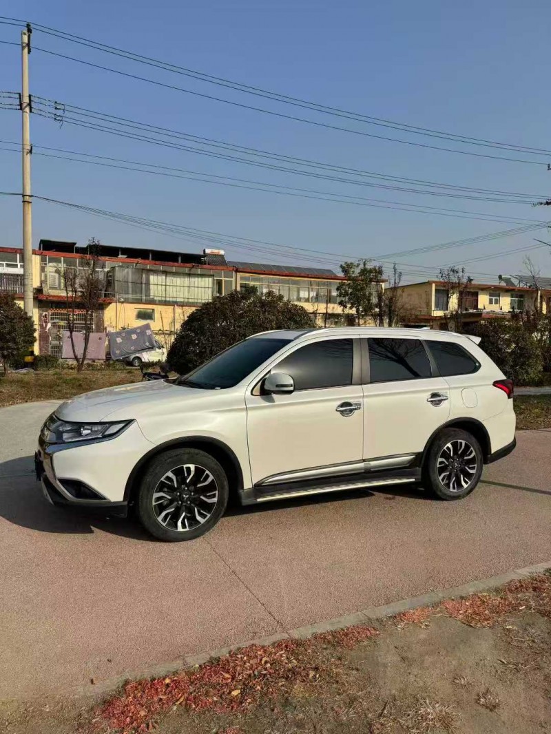 枣庄21年三菱欧蓝德2