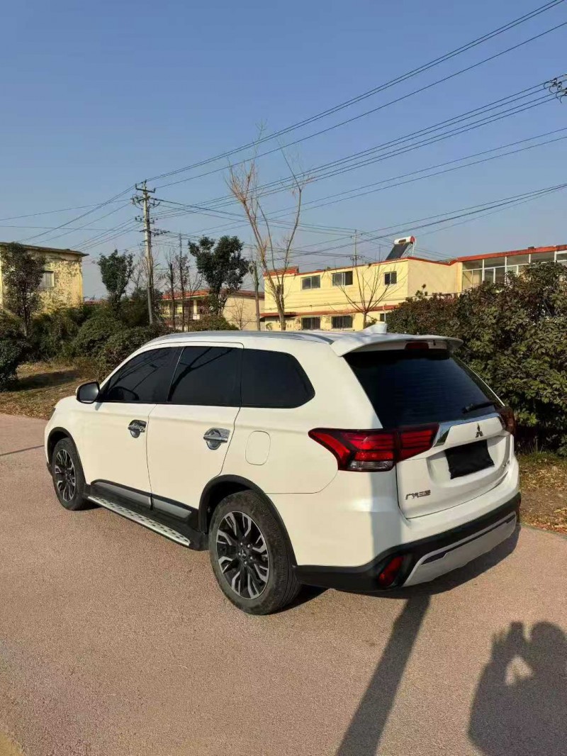 枣庄21年三菱欧蓝德7