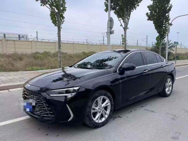 郑州25年别克君威3