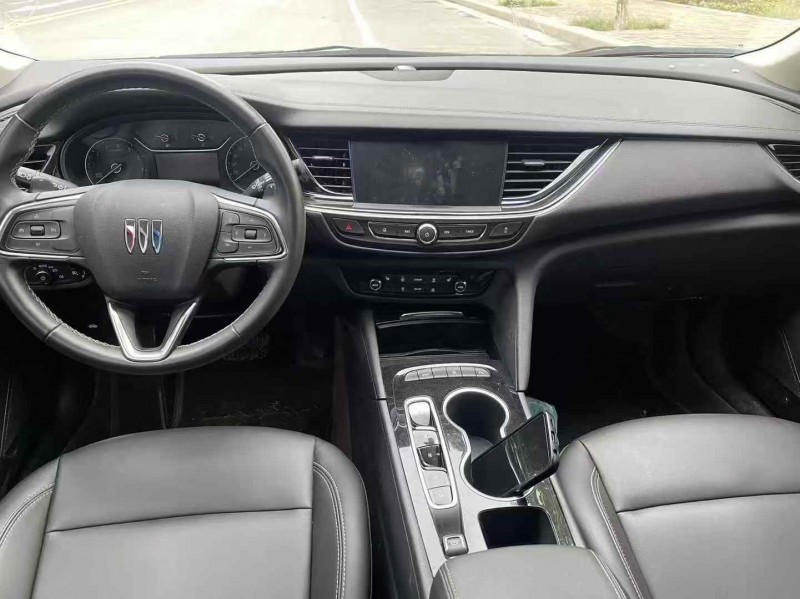 郑州25年别克君威8