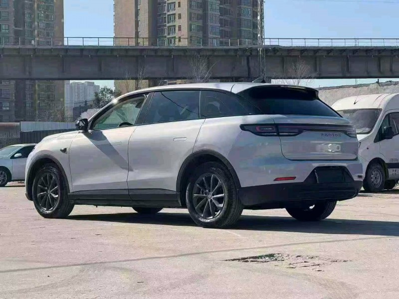 潍坊24年零跑汽车C117