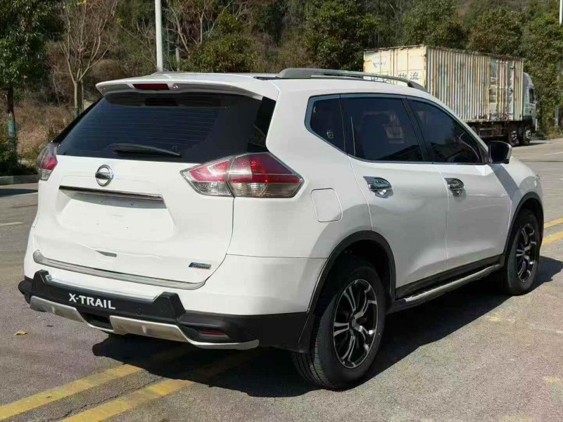 常德16年日产奇骏5