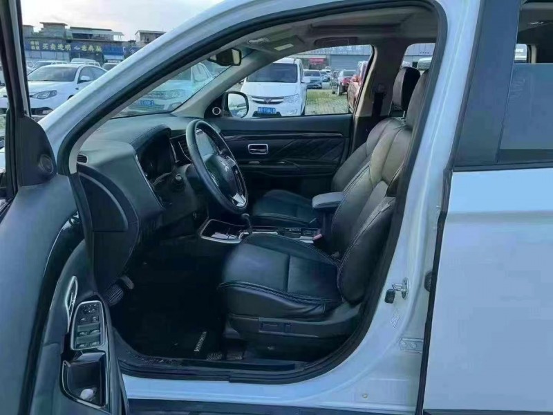 安阳19年三菱欧蓝德3