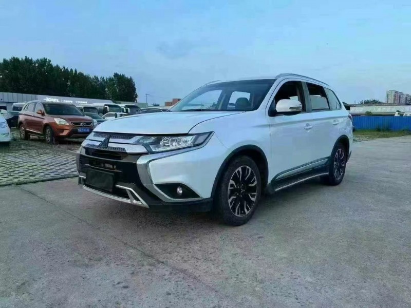 安阳19年三菱欧蓝德8