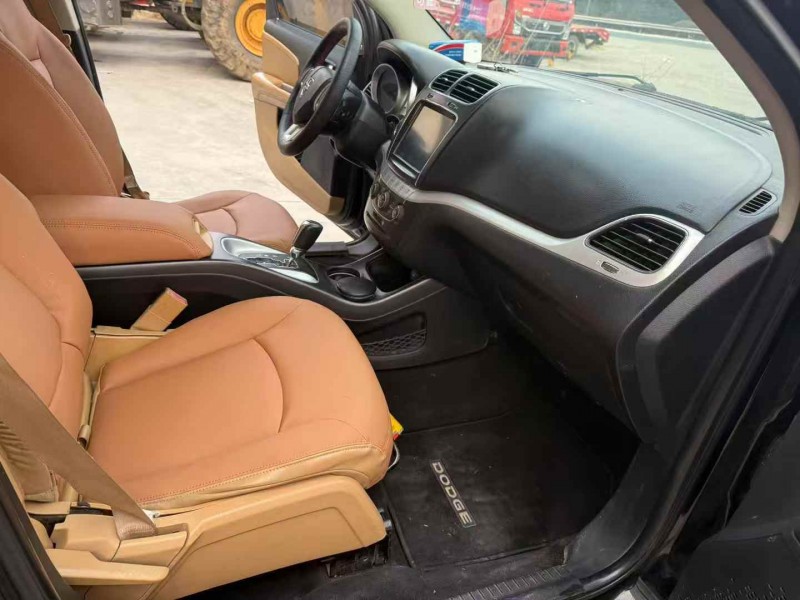 徐州16年道奇酷威6