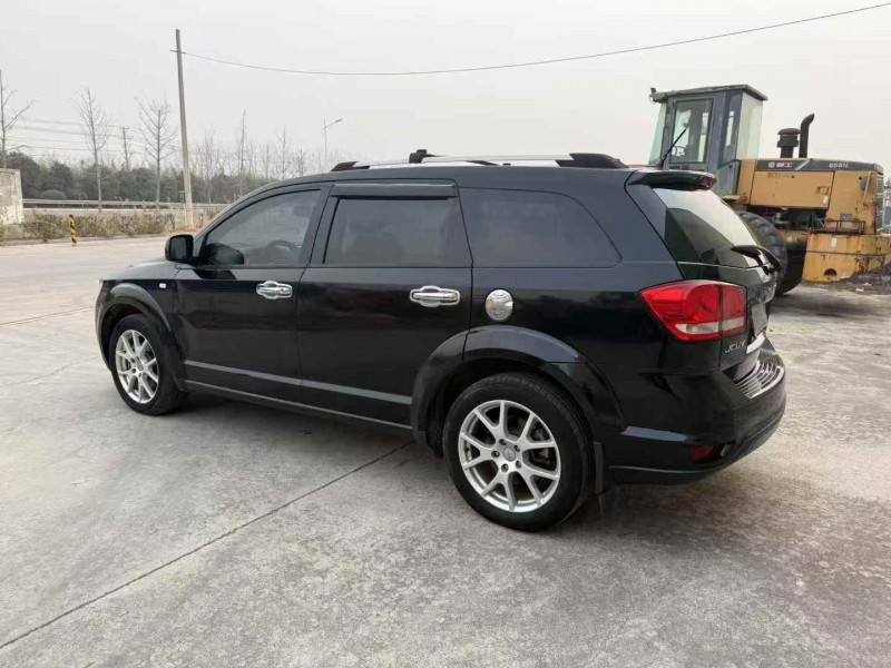 徐州16年道奇酷威8