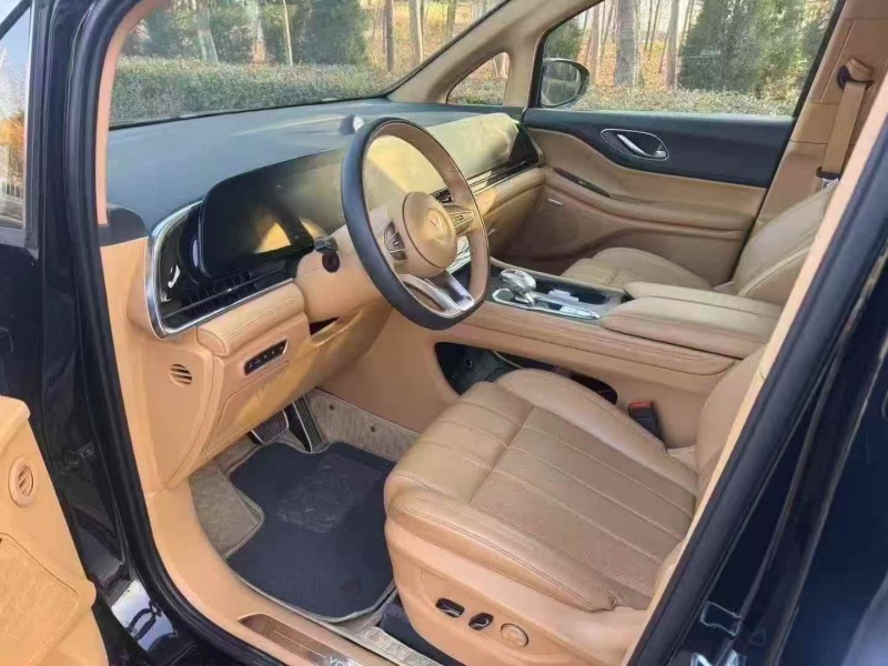 济宁22年岚图汽车梦想家6