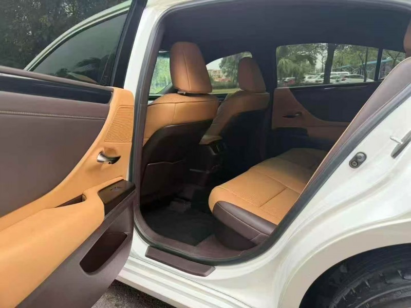 德州20年雷克萨斯ES8