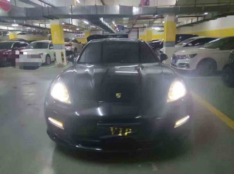 荆州12年保时捷帕拉梅拉1