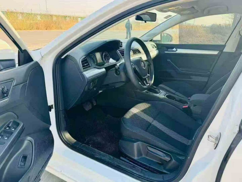 泰安22年大众凌渡6