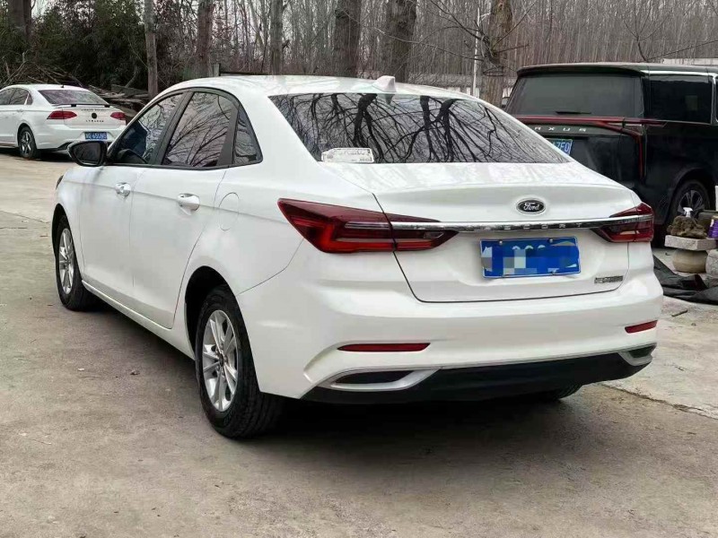 济宁21年福特福睿斯8