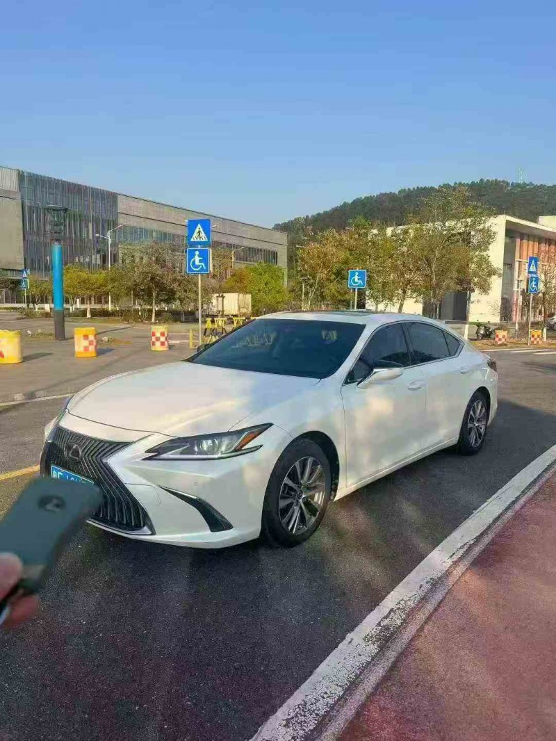 桂林20年雷克萨斯ES2