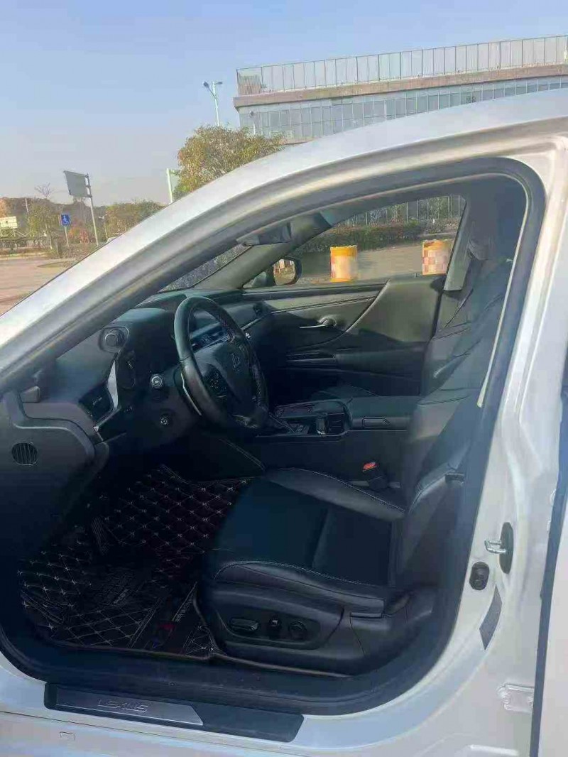 桂林20年雷克萨斯ES5