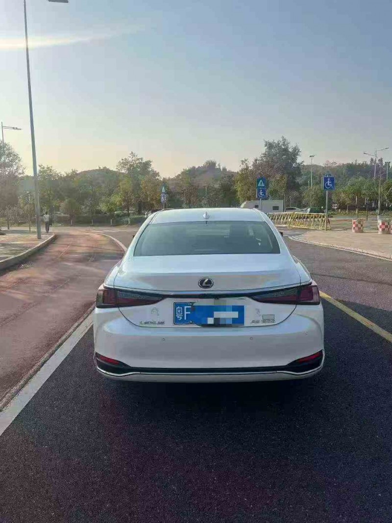 桂林20年雷克萨斯ES6