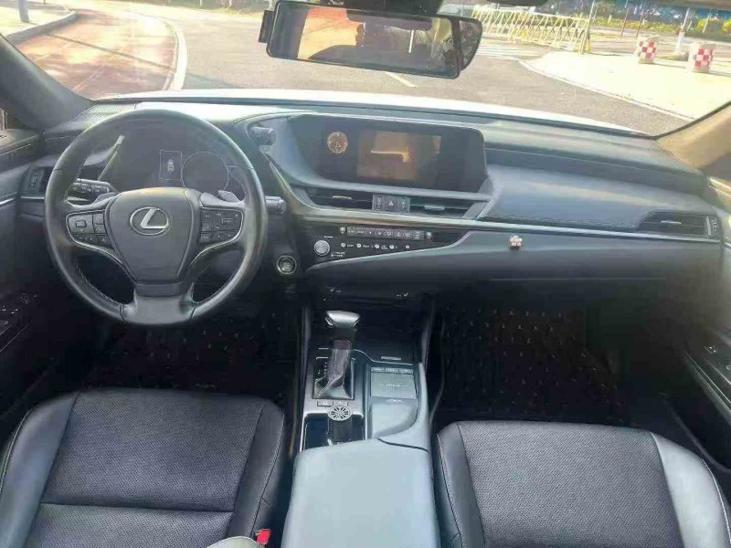 桂林20年雷克萨斯ES7