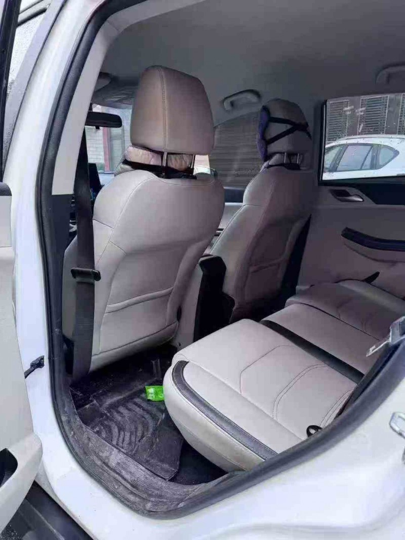 长沙22年比亚迪元4