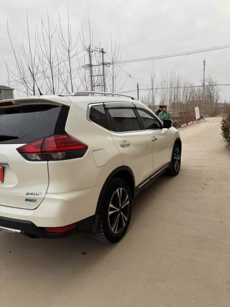 菏泽18年日产奇骏7