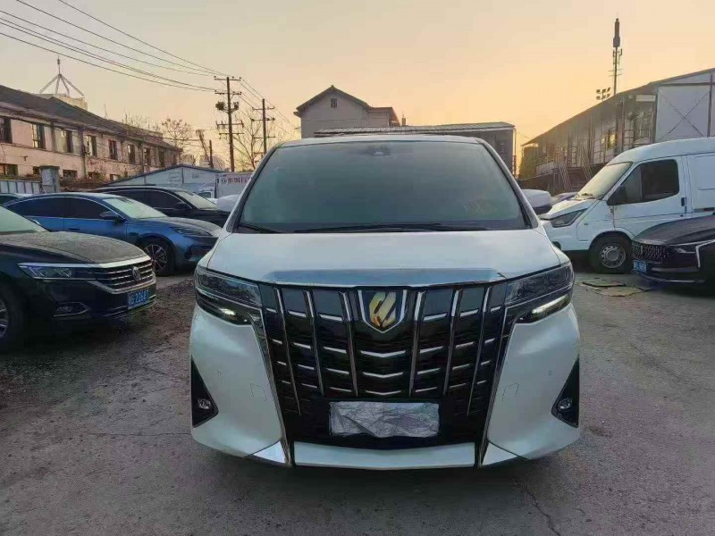 张家界21年丰田埃尔法1