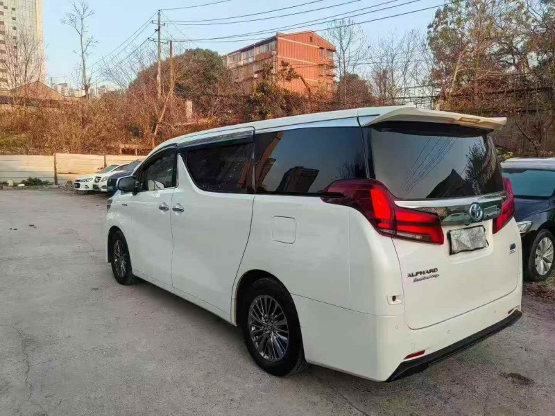 张家界21年丰田埃尔法7