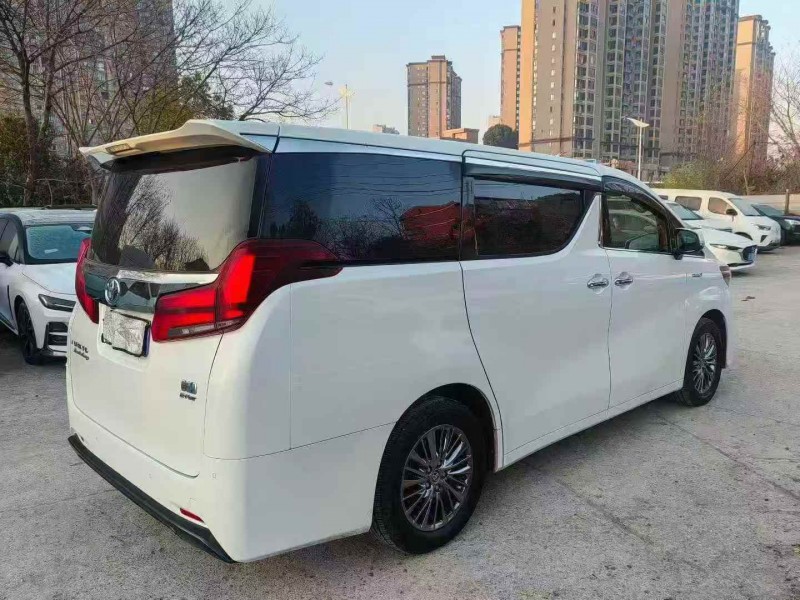 张家界21年丰田埃尔法8