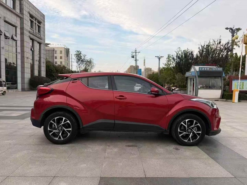 枣庄21年丰田CHR7