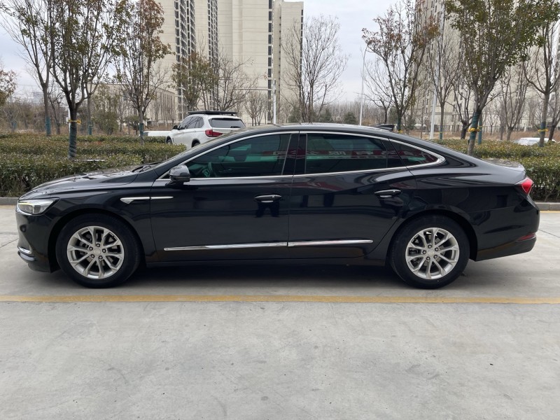 济宁21年别克君越7