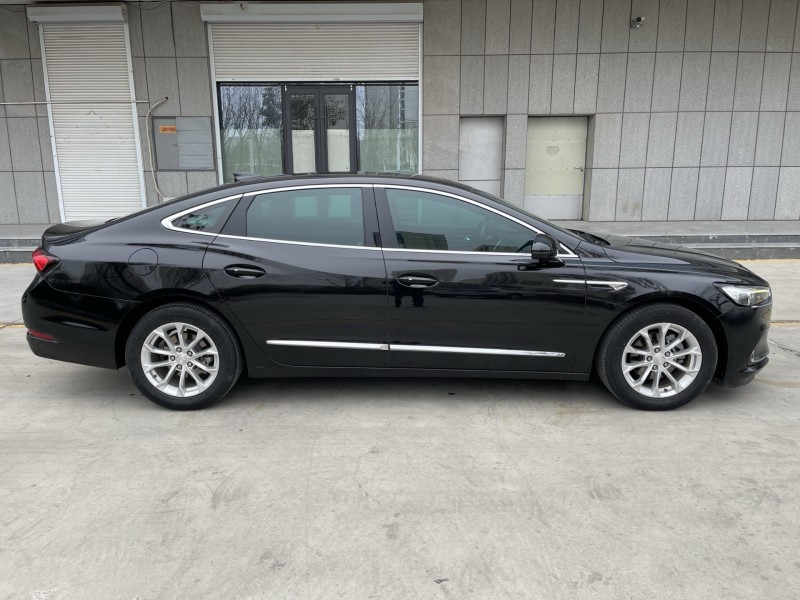 济宁21年别克君越8