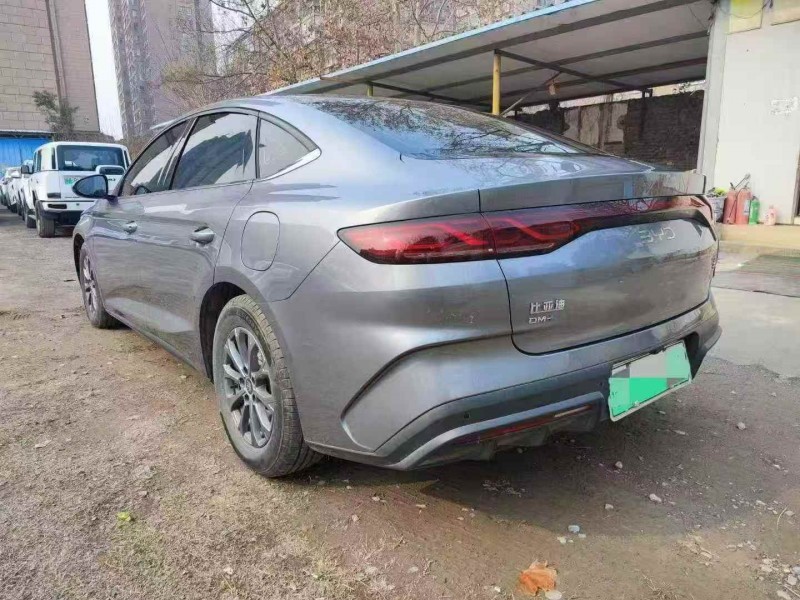 新乡25年比亚迪秦8