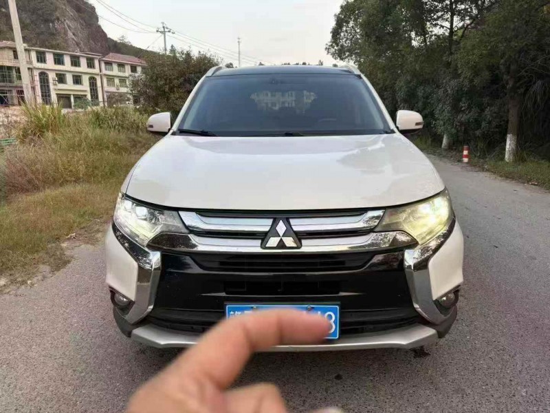 景德镇18年三菱欧蓝德1