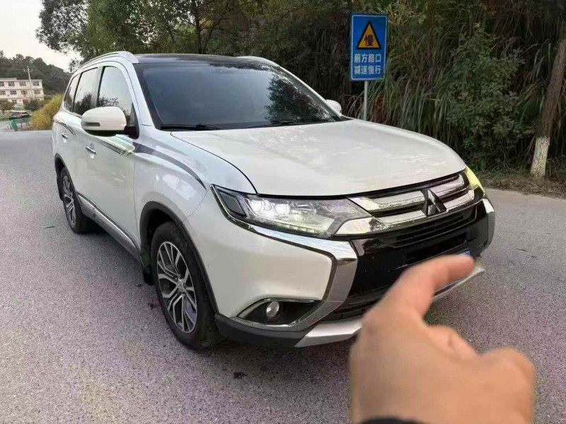 景德镇18年三菱欧蓝德2