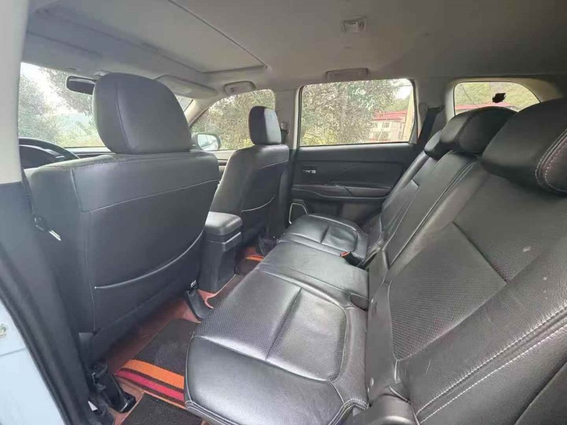 景德镇18年三菱欧蓝德5