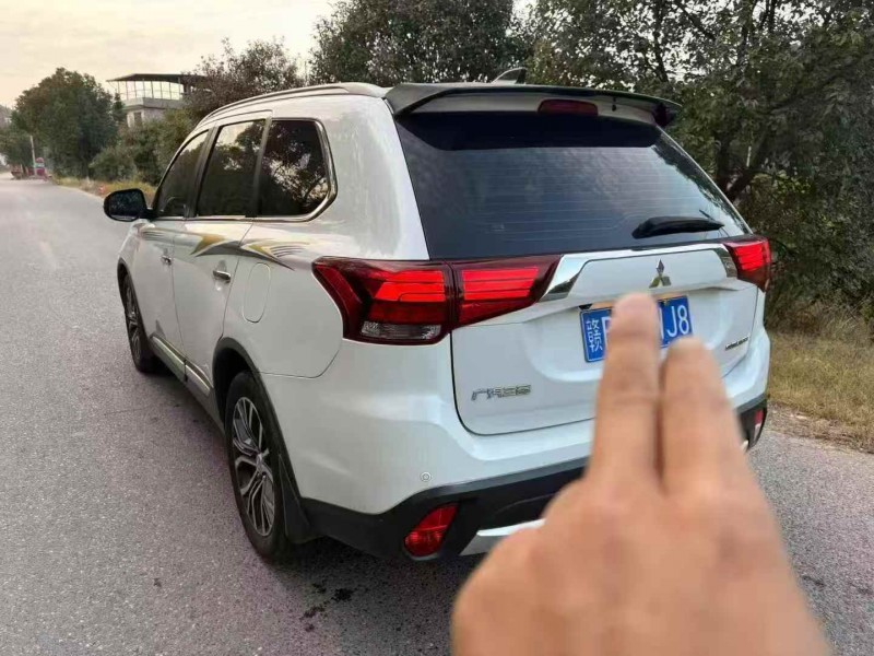 景德镇18年三菱欧蓝德8