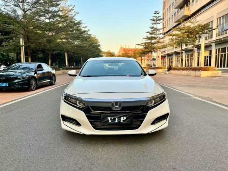 湛江18年本田雅阁1