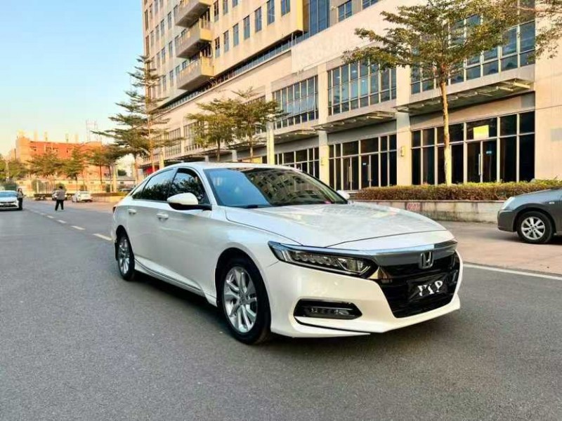 湛江18年本田雅阁3