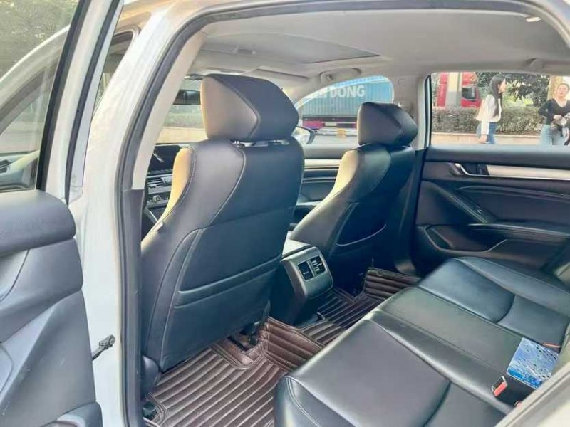 湛江18年本田雅阁4