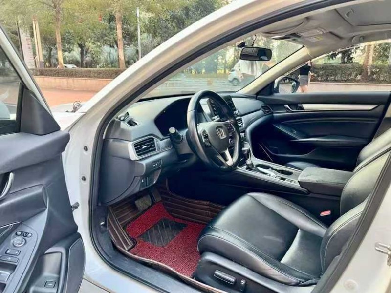 湛江18年本田雅阁6