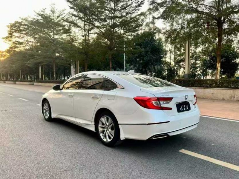 湛江18年本田雅阁8