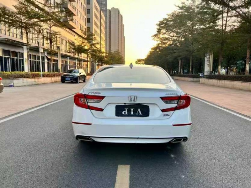 湛江18年本田雅阁9