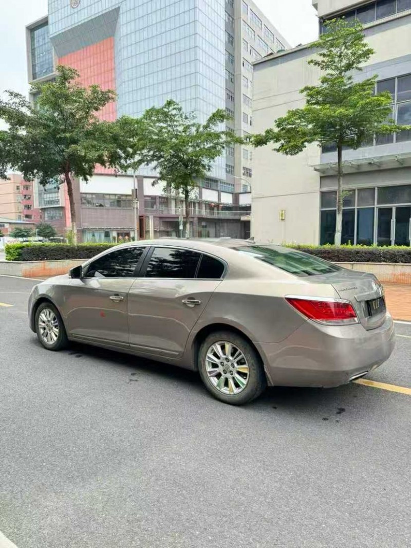 珠海11年别克君越7