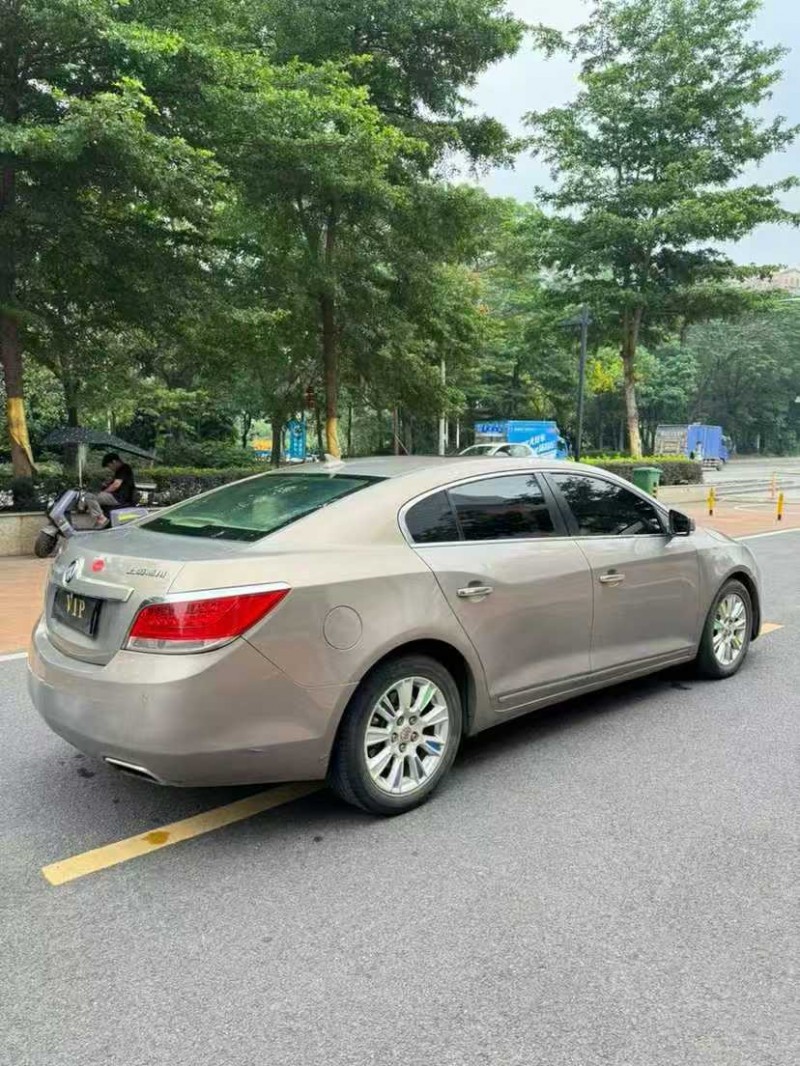 珠海11年别克君越8