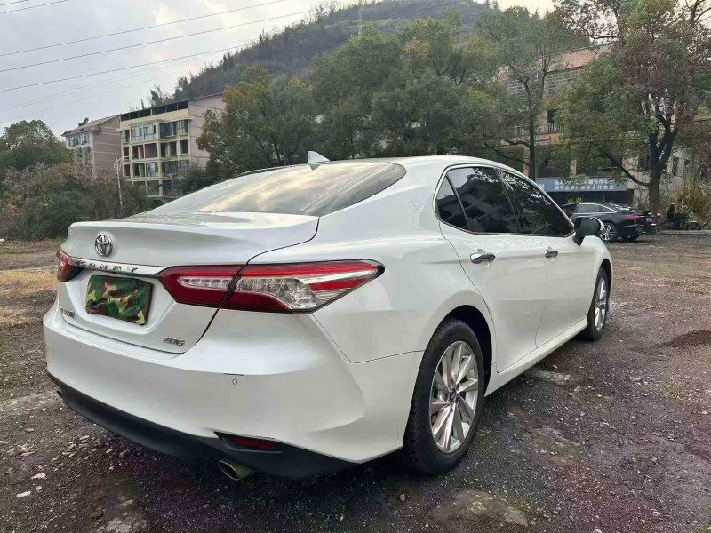 岳阳22年丰田凯美瑞7