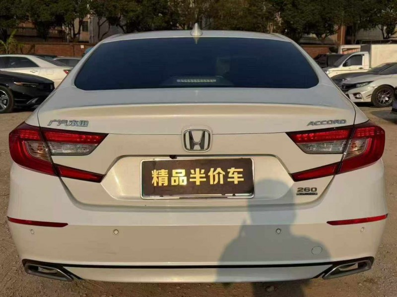 东莞21年本田雅阁8