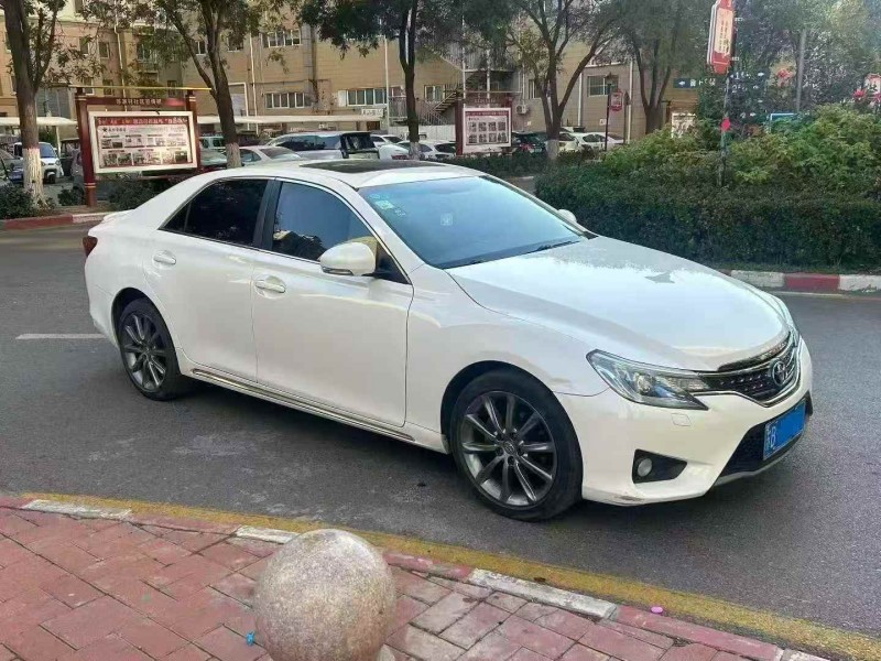 安阳17年丰田锐志2
