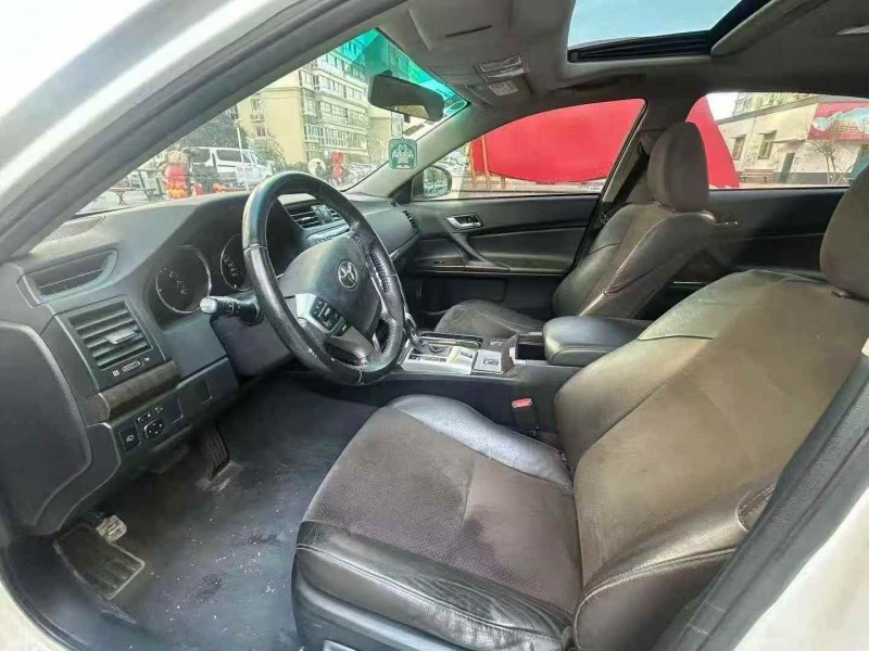 安阳17年丰田锐志7