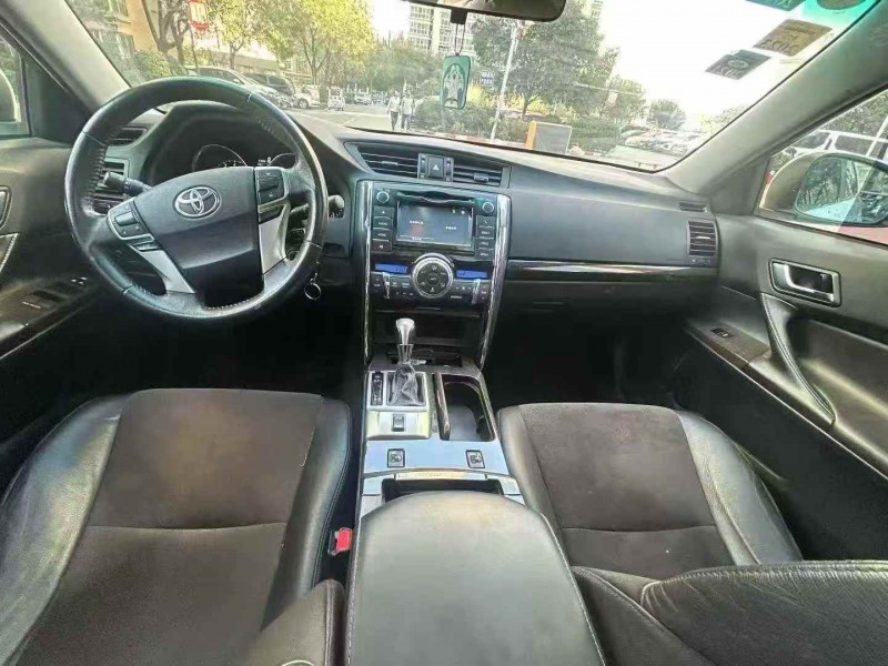 安阳17年丰田锐志9